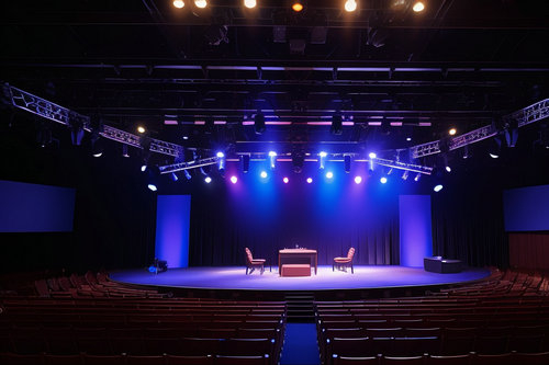 鄭州出租桁架時(shí)如何保證設(shè)備的安全運(yùn)輸？